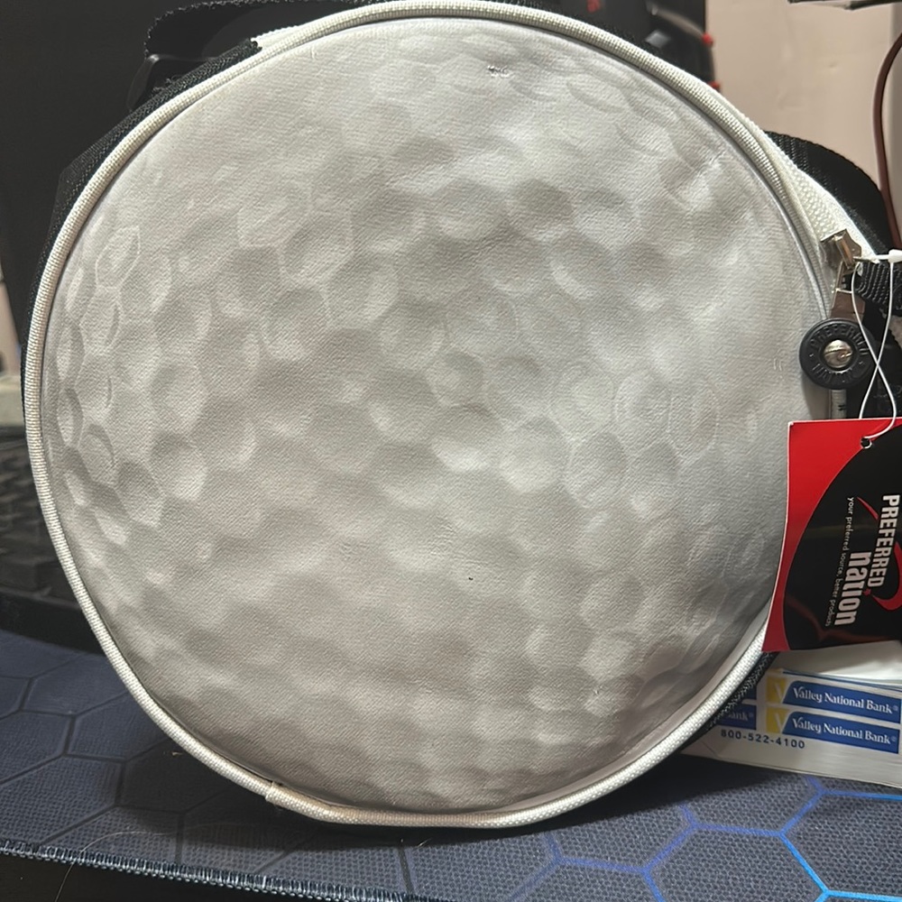 New child's lunch bag with ball-shaped label